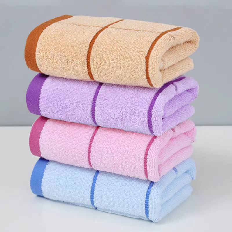 Cielo azul rosa púrpura marrón