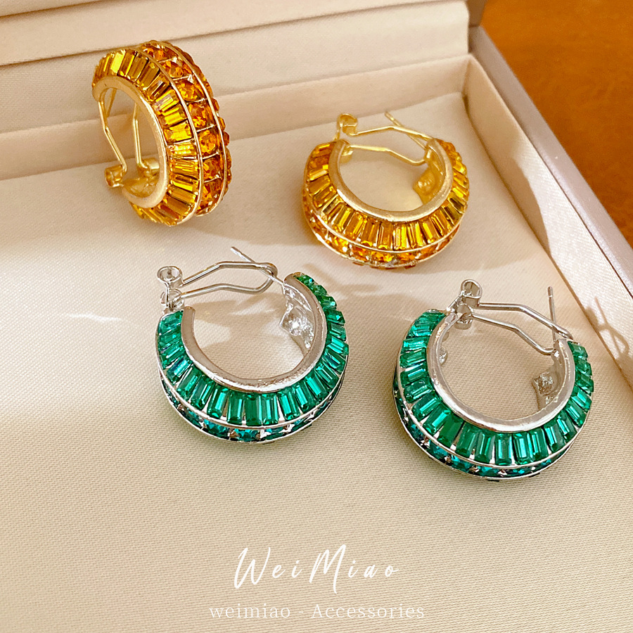 Aguja de plata diamantes geométricos aretes redondos personalidad temperamento nicho temperamento aretes ligeros lujo alta sensación de aretes al por mayor image 1
