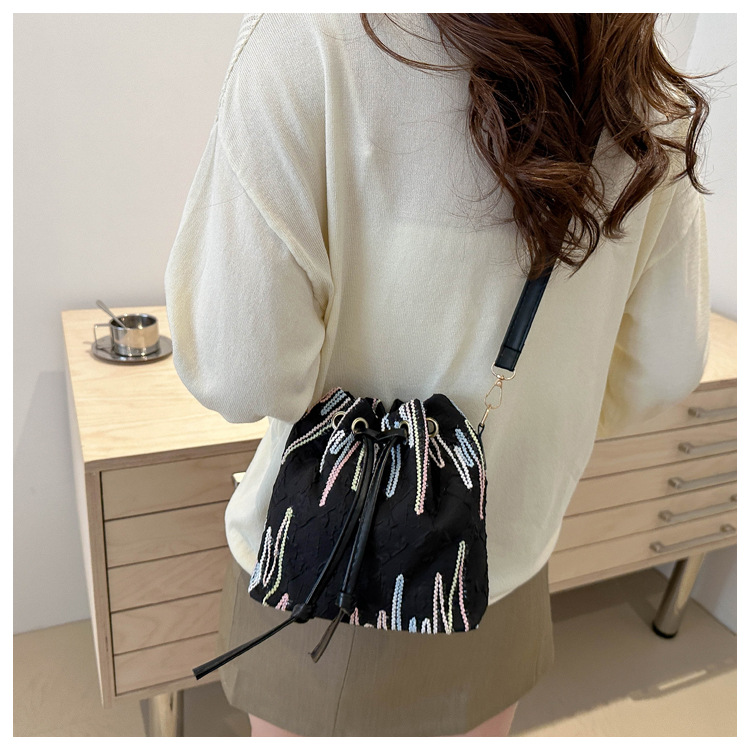 Single-shoulder bag, Korean-style drawstring, fresh and girlish crossbody bag, large capacity, commuting, casual, quality and versatile, Chinese-style bucket bag undefined