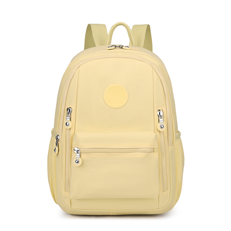 Mochila femenina 2025 nueva mochila de viaje de moda de gran capacidad, ligera tela de nylon casual y bolso de hombro