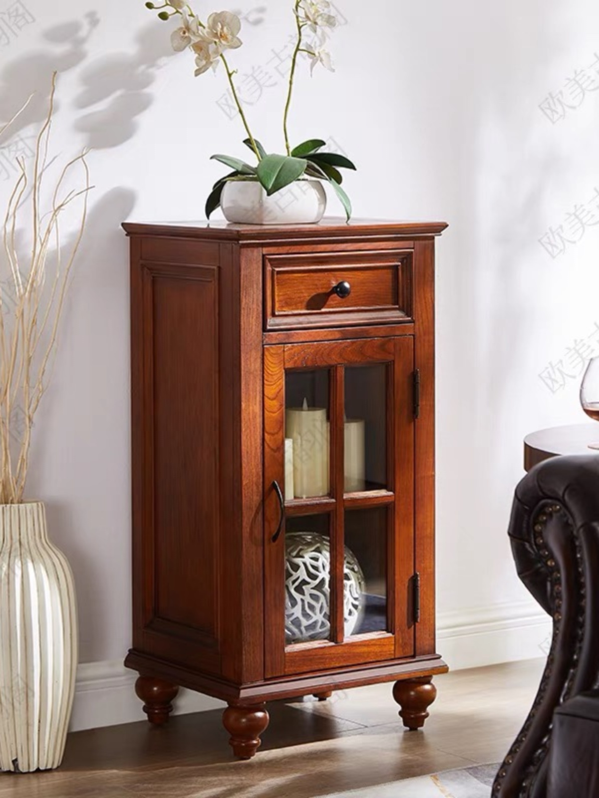 American-Style Small Wine Cabinet, Pure Solid Wood Glass Small Tea Cabinet, Side Table, Retro Living Room Tv Side Cabinet, Display Cabinet for Home Use
