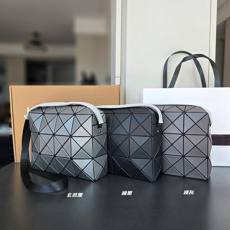 2026 Original New Model Cupid Large Portable Cube Bag Women's Pillow Box Bag Single Shoulder Crossbody Small Square Bag