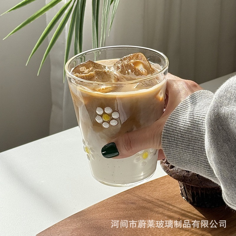 オリジナルデザイン立体手描き新型デイジーグラス牛乳カップ高ホウ素シリコン耐熱ガラスコーヒーカップ|undefined
