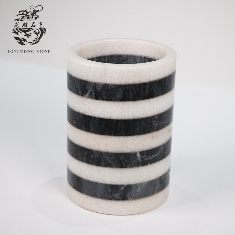 ����ֱ����Լ����ʯ��Ͱ����Ͱ�������ñ���Ͱ��