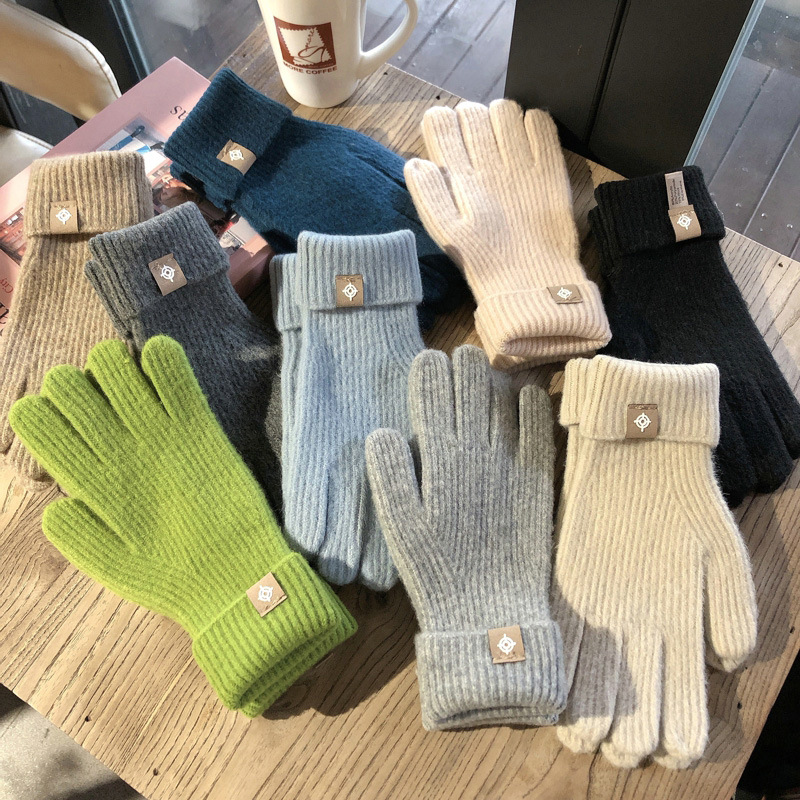 Cold-color solid wool knitted labeled finger-revealing touch screen warm winter original host wind Xiaohongshu plant grass autumn and winter
