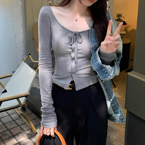 Korean-style unique and beautiful off-shoulder long-sleeved top, low-neck T-shirt for women, autumn best-selling sheer slim-fit figure-flattering short blouse