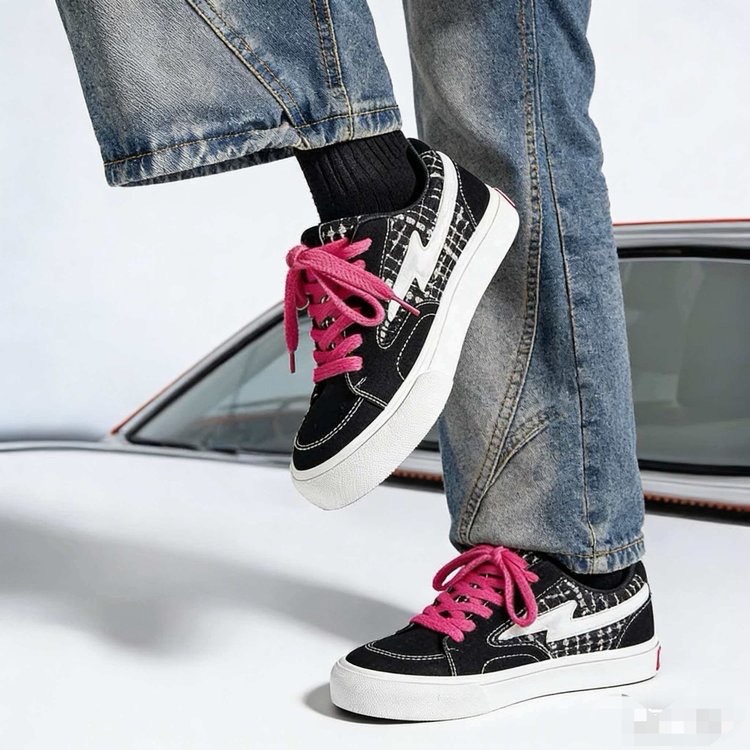 2026 primavera nuevas zapatillas deportivas de estudiantes nicho negro rosa moda versátil fragancia zapatos de pan casuales mujeres