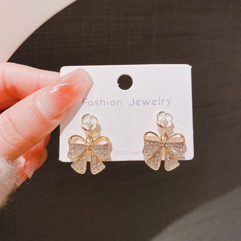 1 Pair Elegant Simple Style Flower Bow Knot Plating Inlay Alloy Artificial Pearls Rhinestones Drop Earrings display picture 3