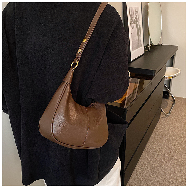 This year's trendy bags for women 2025 are super popular. They are fashionable, high-end, and stylish single-shoulder underarm bags, as well as retro and versatile crossbody bags undefined