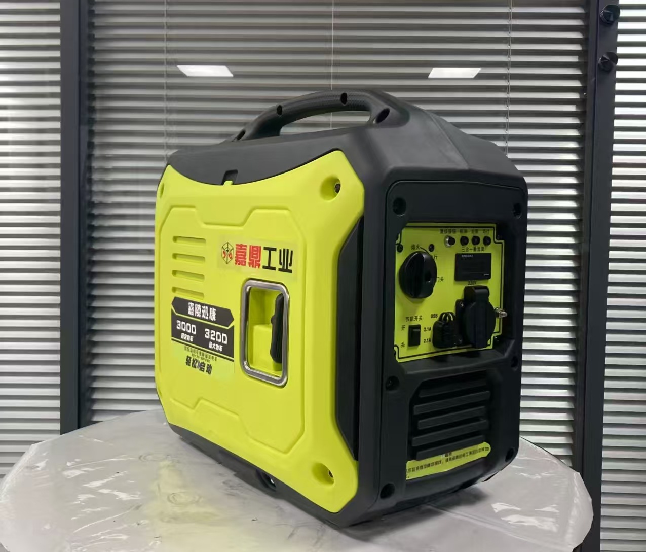 Portable Silent Gasoline Generator for Outdoor Camping, Home Use, and Street Selling 2/3KW Generator