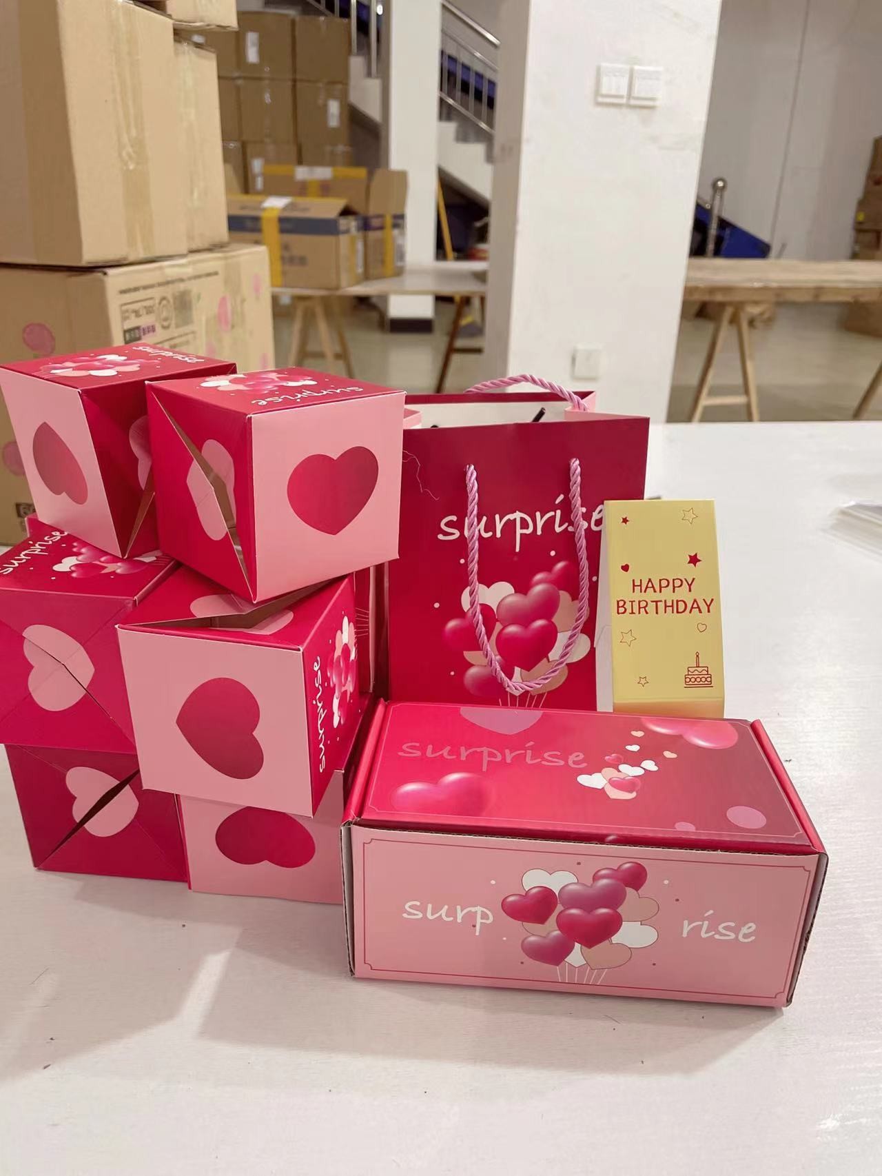로즈 레드 러브 스타일 HAPPY BIRTHDAY; 바운싱 박스 6개 + 선물 상자 + 선물 가방