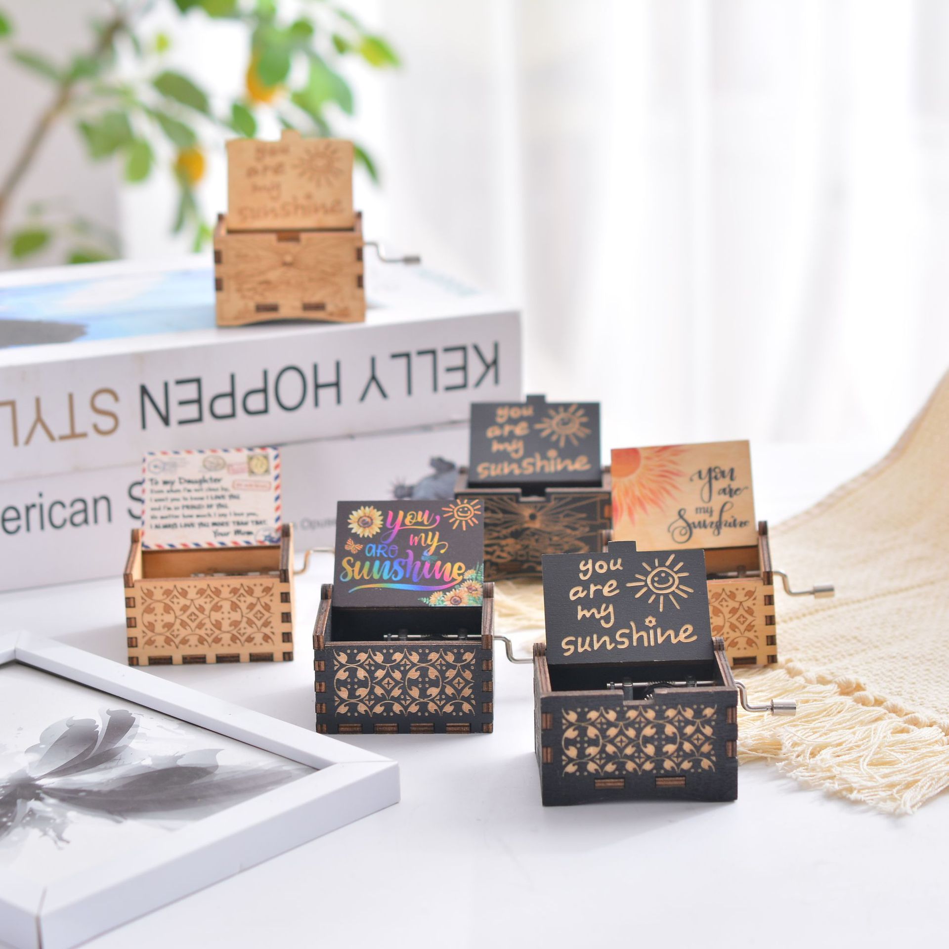 Caja de música de madera Caja de música de manivela tallada vintage Caja de música de madera Impresión en color UV transfronteriza Eres mi sol