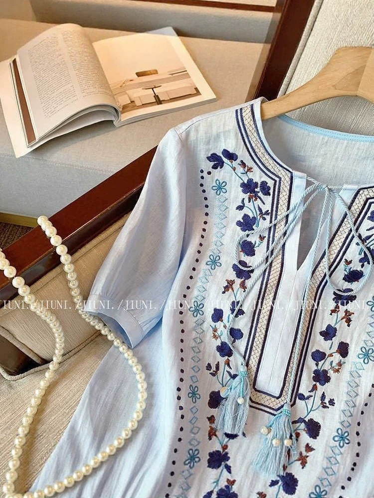 Bộ áo sơ mi xanh họa tiết hoa nhí kết hợp quần short rộng — Bộ màu xanh nhạt