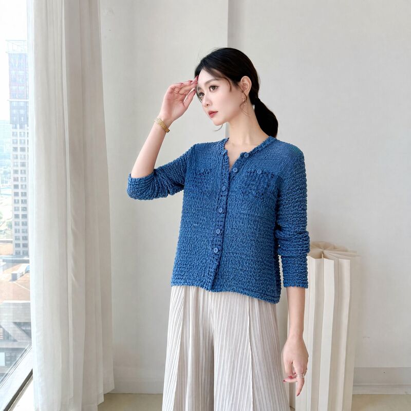 Fashionable gradient color pleated solid color shirt 2026 summer round neck buttoned versatile pocket cardigan in Chanel style Fashionable gradient color pleated solid color shirt 2026 summer round neck buttoned versatile pocket cardigan in Chanel style