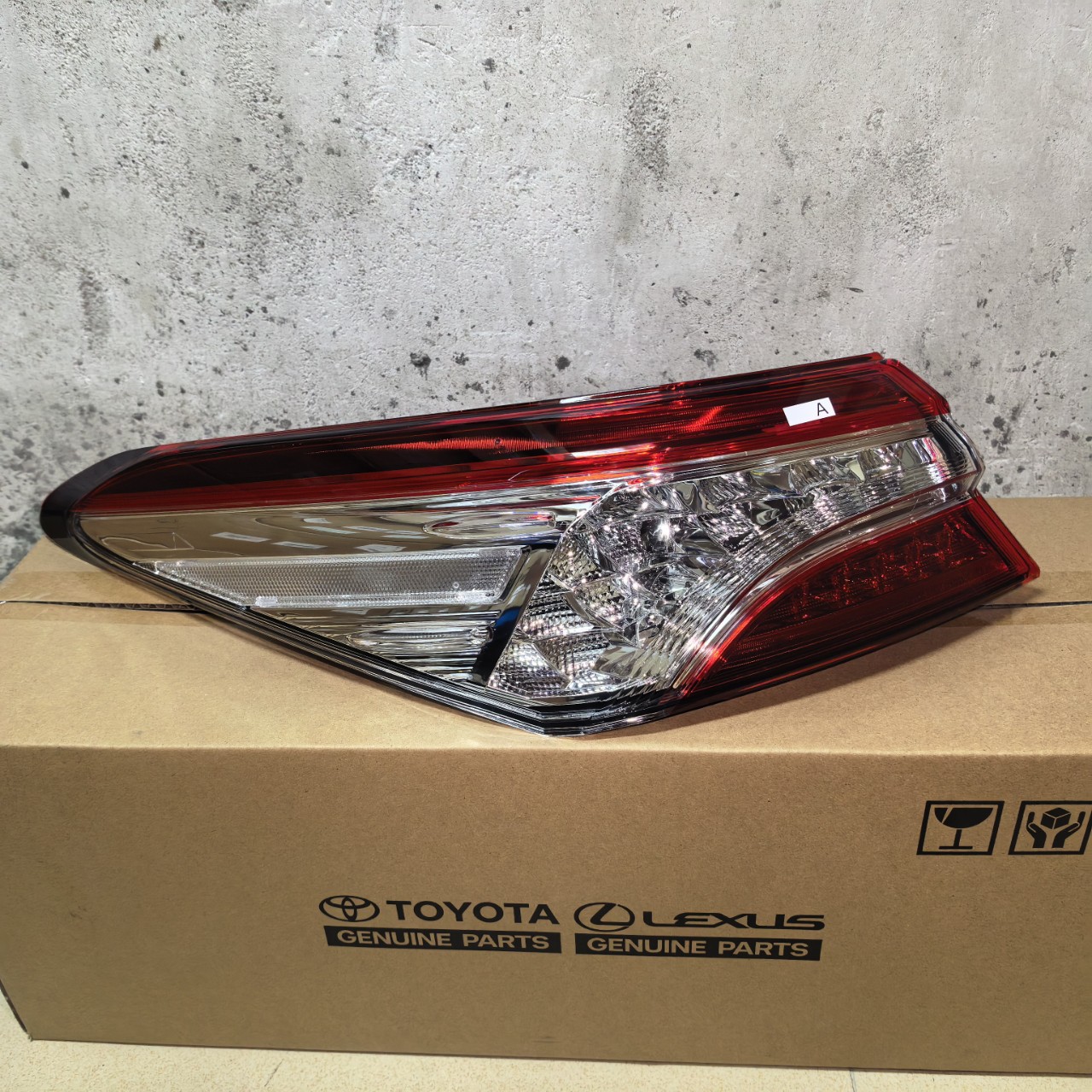 In stock, compatible with Toyota Camry outer tail lights, brake tail lights, LR 8155006880, 8156006880