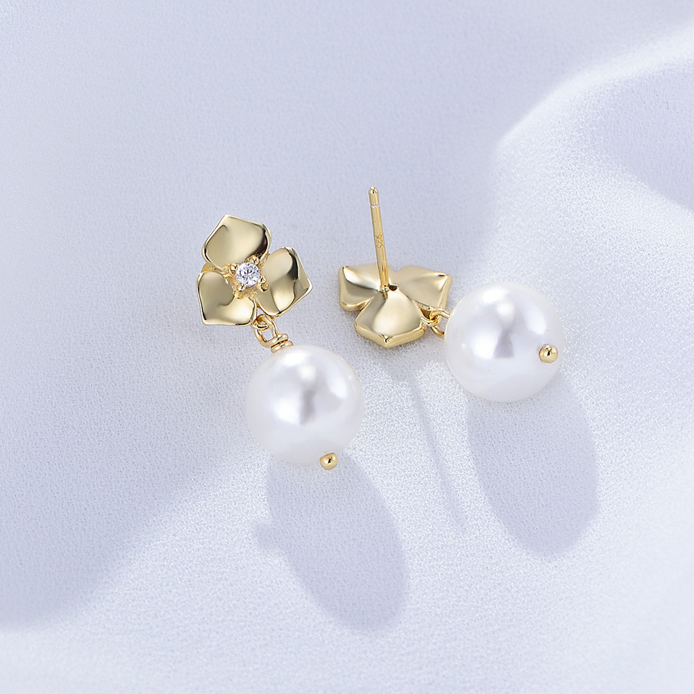 1 Pair Elegant Flower Inlay Imitation Pearl Sterling Silver Zircon Drop Earrings display picture 3