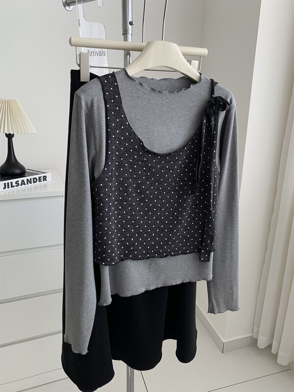 Gray polka dot vest T-shirt two-piece set for women, 26 autumn fashionable retro ruffled outer top Gray polka dot vest T-shirt two-piece set for women, 26 autumn fashionable retro ruffled outer top
