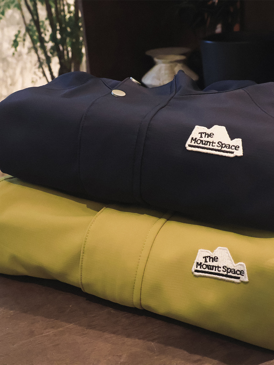 A principios de otoño, un nuevo tipo de chaqueta con capuchón para niños al aire libre, chaqueta de terciopelo antiviento integral.