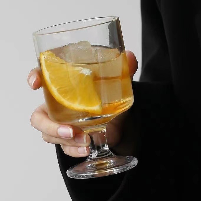 Taza de vidrio de pie alto a rayas verticales vintage taza de helado estilo ins diseño sensación bebida taza de jugo taza de vidrio de café