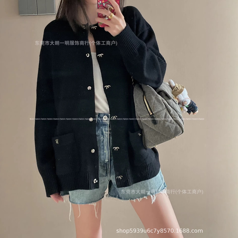 High-End Version in Stock C Brand Chanel-Style Backpack Buckle Knit Cardigan Double C Buckle Unisex Cardigan Sweater High-End Version in Stock C Brand Chanel-Style Backpack Buckle Knit Cardigan Double C Buckle Unisex Cardigan Sweater