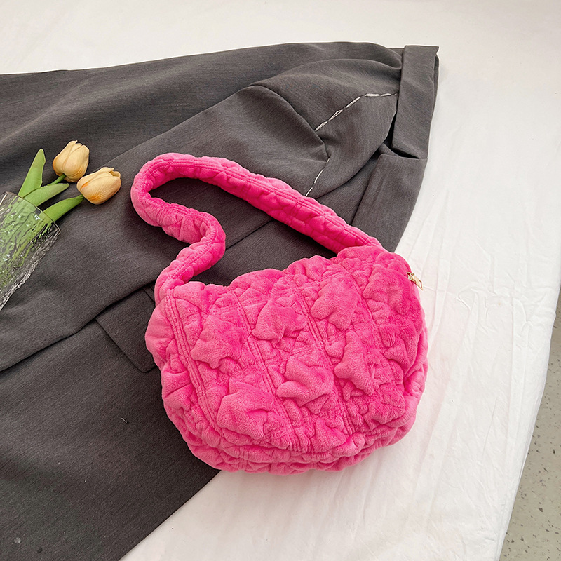 Nuevas nubes plisadas envuelven a las mujeres han bangchao nicho terciopelo envuelve albóndigas casuales envueltas en moda envueltas en un hombro y axilas