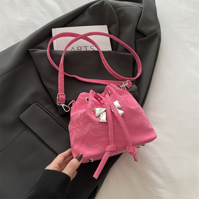 Drawstring fashion bow shoulder mochila 2024 otoño y invierno nuevo estilo versátil bolsas casuales bolsas de cubo para mujeres