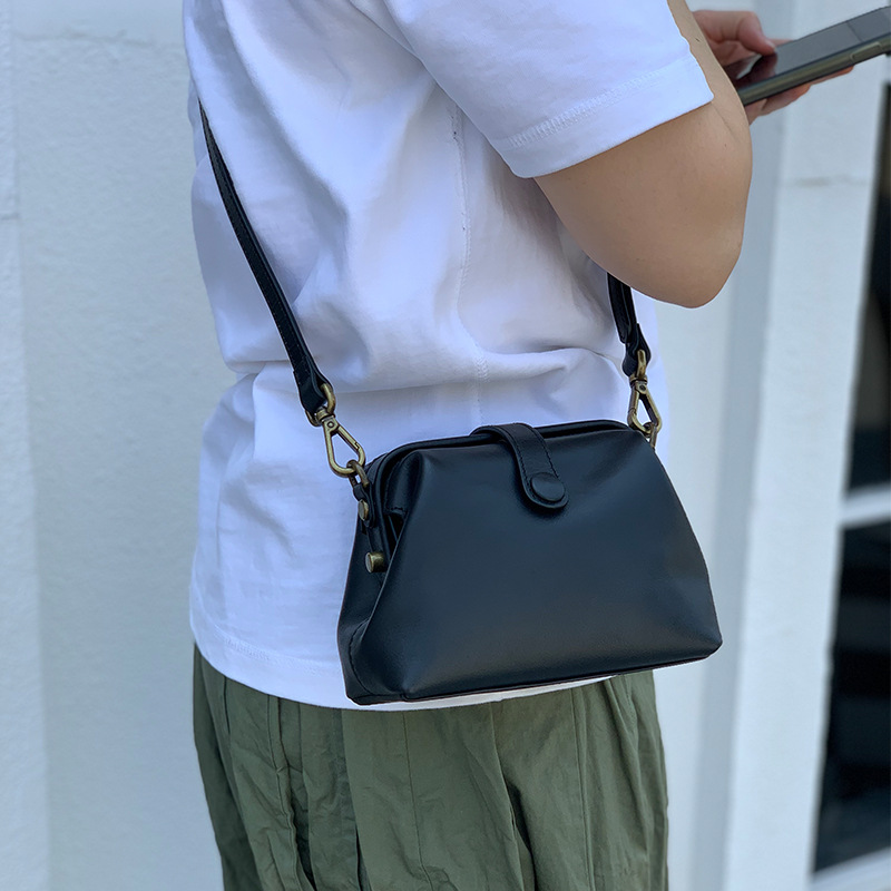 Wholesale New Women's Crossbody Bag Genuine Leather Casual Commuter Doctor Bag Large Capacity Vintage Shoulder Bag Vegetable Tanned Leather - Thumbnail 3