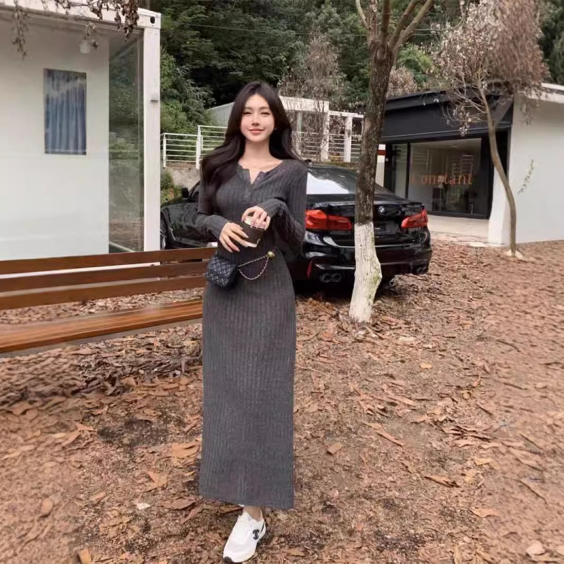 针织长袖连衣裙秋冬英伦风显瘦显瘦裙子复古韩版绒感V领法式长裙|undefined