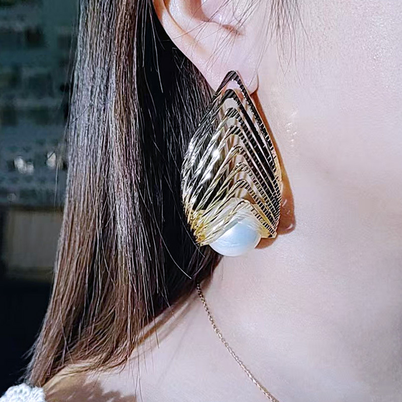 Elegant earrings drop-shaped