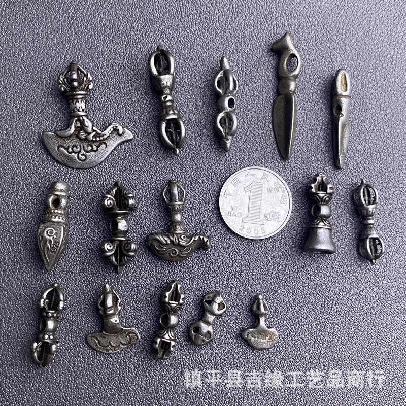 Xizang small element iron accessories pendant wipe King Kong Yue knife Diamond pestle retro mini pendant