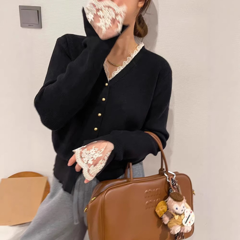 French-Style Patchwork Lace Knit Sweater, Black Faux Two-Piece Cardigan for Women, Autumn and Winter Loose Coat Top for Early Spring French-Style Patchwork Lace Knit Sweater, Black Faux Two-Piece Cardigan for Women, Autumn and Winter Loose Coat Top for Early Spring