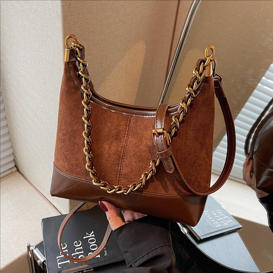 Bolsa de cadena de viaje transfronterizo empalmada bolsa de brazo para mujeres 2025 nuevo otoño invierno bolso de hombro de estilo extranjero bolso de alta calidad