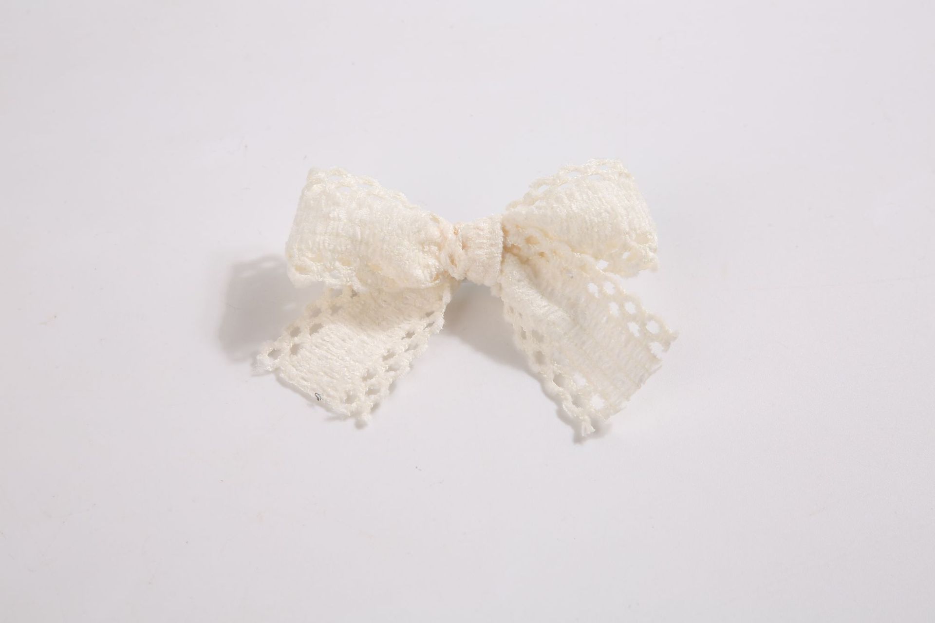 A cream rice hair clip