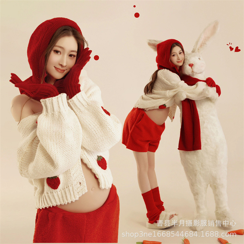 Pregnant women's photography clothing new studio Christmas theme art photo New Year red sweater photography pregnant women's photo clothing Pregnant women's photography clothing new studio Christmas theme art photo New Year red sweater photography pregnant women's photo clothing