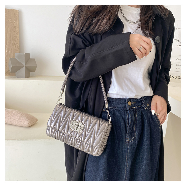Diamond Chain Shoulder Bag - Small Pleated Crossbody Handbag_voghion.com