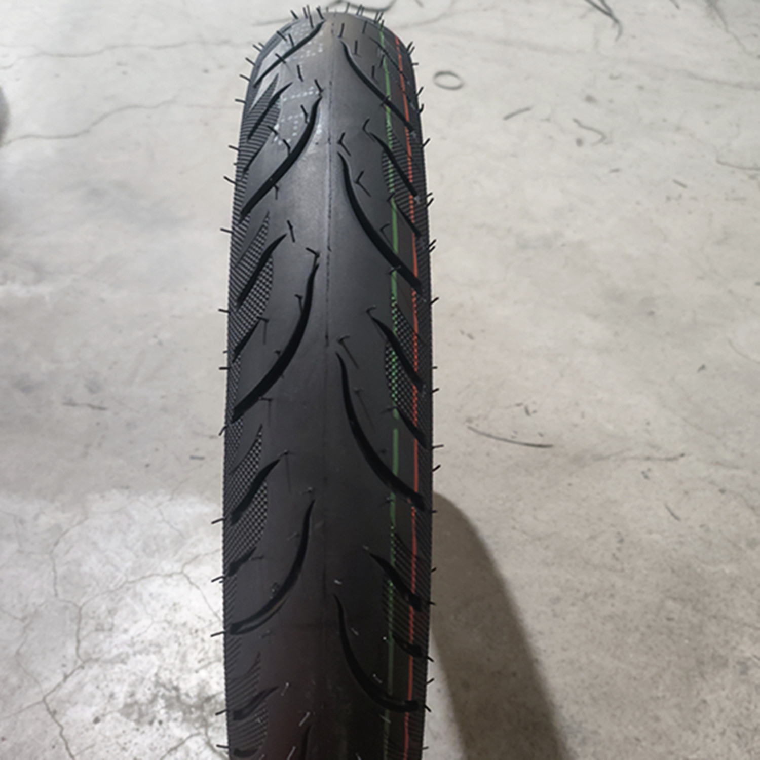 专业生产400-8摩托车轮胎