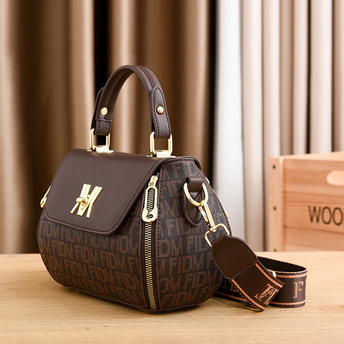 Manufacturer's bags for women 2024 new summer trendy women's cross-body handbags fashionable shoulder small bags for women one-piece drop shipping