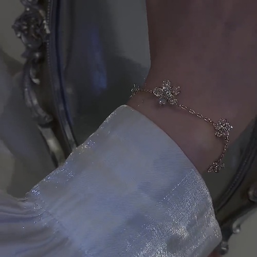 The same flower zircon bracelet is fashionable, light and luxurious, crystal flower bracelet for women, versatile, fresh and fashionable