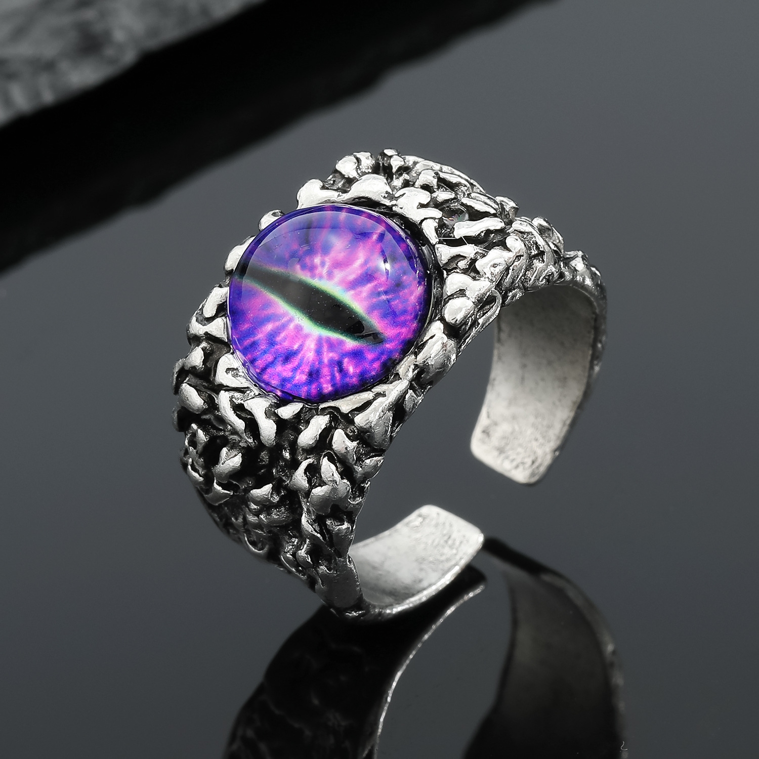 Retro Metal Ring Silver Pattern Eye Ring Opening Alloy Ring display picture 3