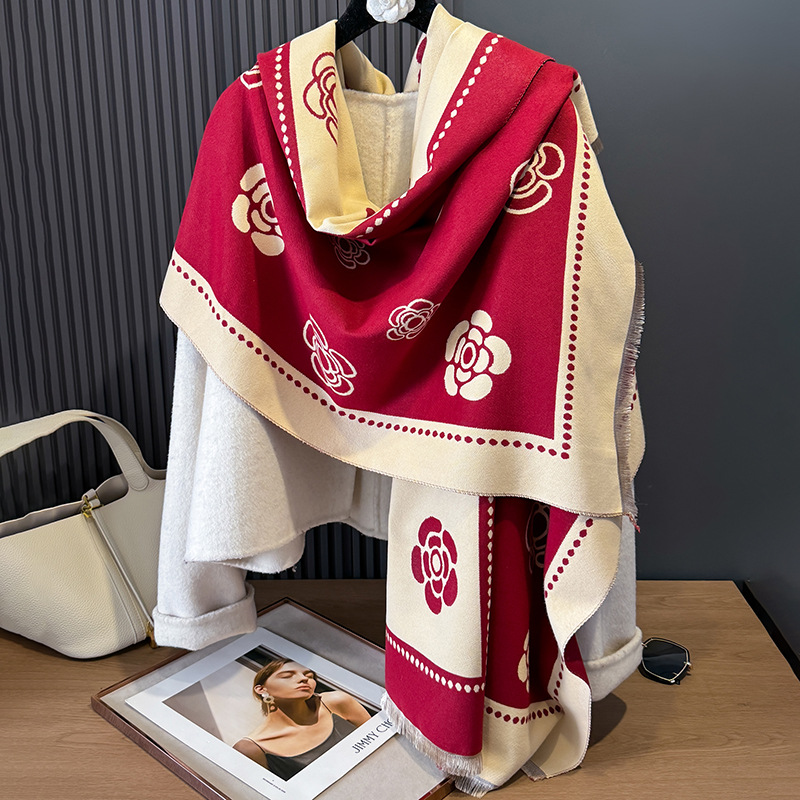Temperamento piccolo profumo donna versatile cappotto decorazione calda camelia sciarpa doppio uso cashmere scialle_voghion.com