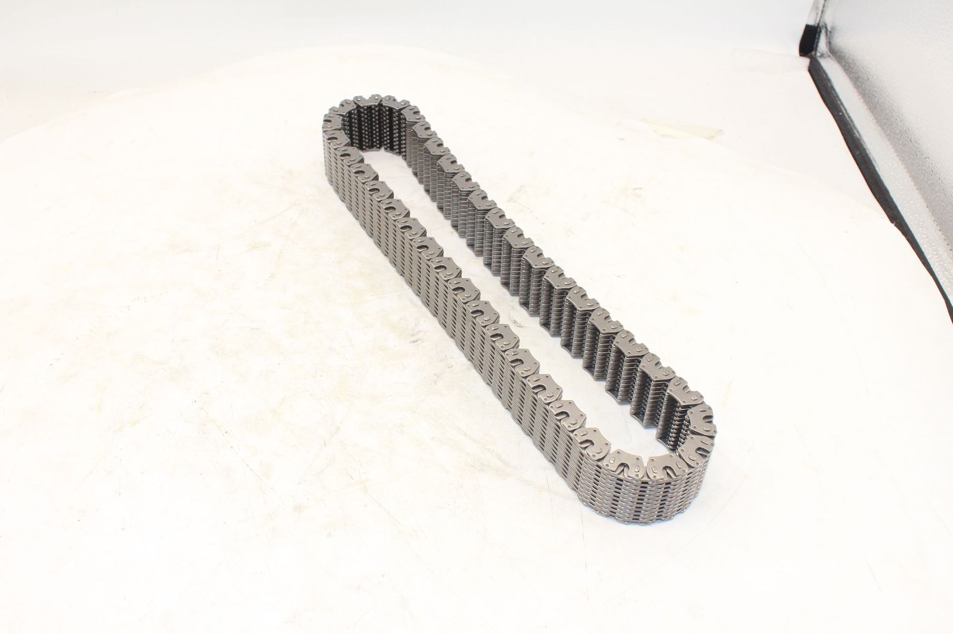 Suitable for Land Rover Evoque chain assembly; automotive engine transmission system parts, directly supplied by the factory