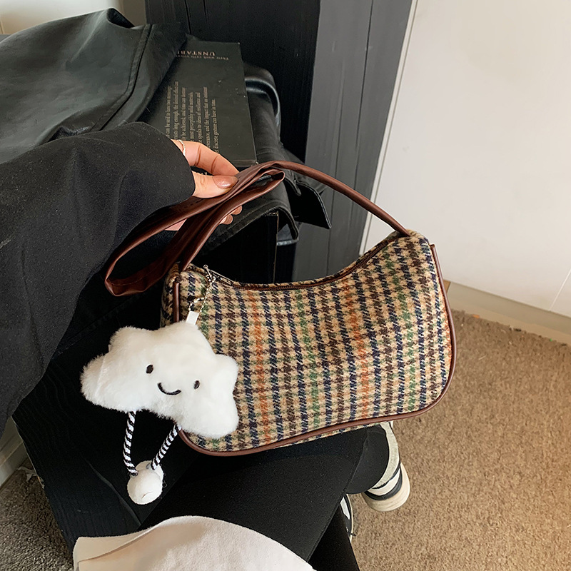 Bolsa de hombro simple a cuadrícula nicho zhong2024 invierno nuevo estilo versátil bolso de braza retro bolso de mujer
