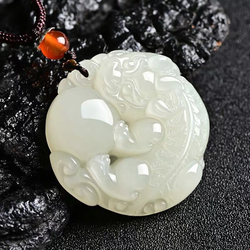 Mặt dây chuyền ngọc bích Tân Cương Hetian hình Tỳ Hưu cầu may mắn tài lộc