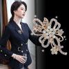 High-end demi-season brooch, universal protective underware, pin lapel pin, Korean style, simple and elegant design