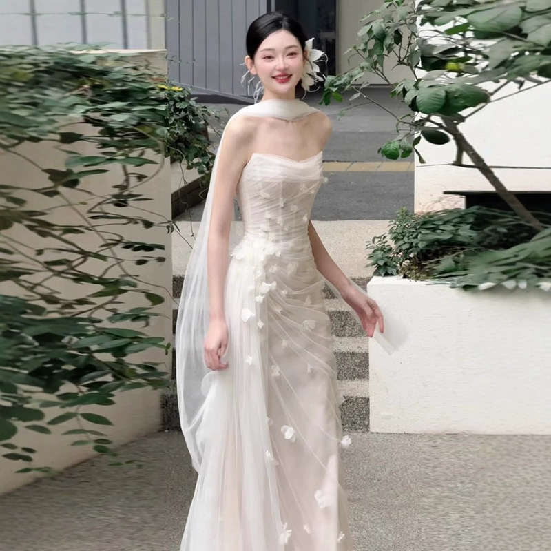 法式轻婚纱森系仙气鱼尾甜美新娘花朵晨袍轻奢抹胸订婚礼服出门纱|undefined