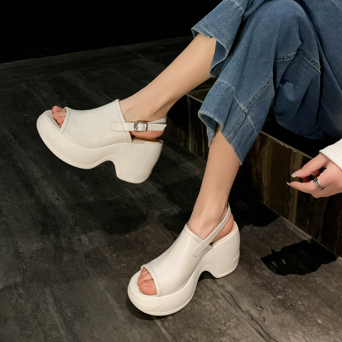 Sandal cao gót nữ hở mũi quai ngang đế xuồng tăng chiều cao 9 cm — màu trắng ngà, màu mơ
