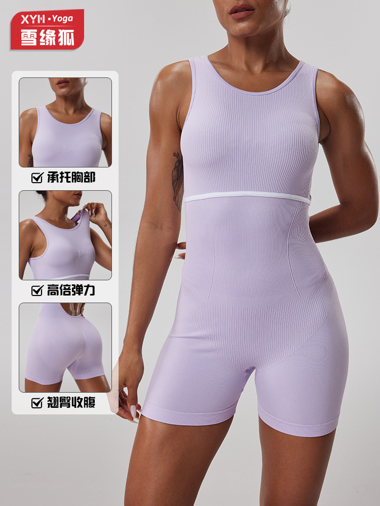 Ropa de una pieza de yoga deportiva de hilo sin costuras, hermosa espalda hueca de mujer, tirantes anchos, pantalones cortos de fitness para correr al aire libre, una pieza