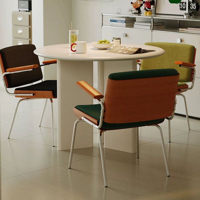 Silla de comedor casual medieval pequeña casa dormitorio balcón silla de respaldo individual silla de viento retro silla silla de Berlín