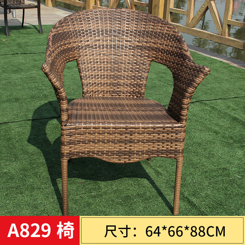 Taburetes al aire libre, sillas, mesas y sillas, balcón, patio, café, té, leche, comidas en el interior