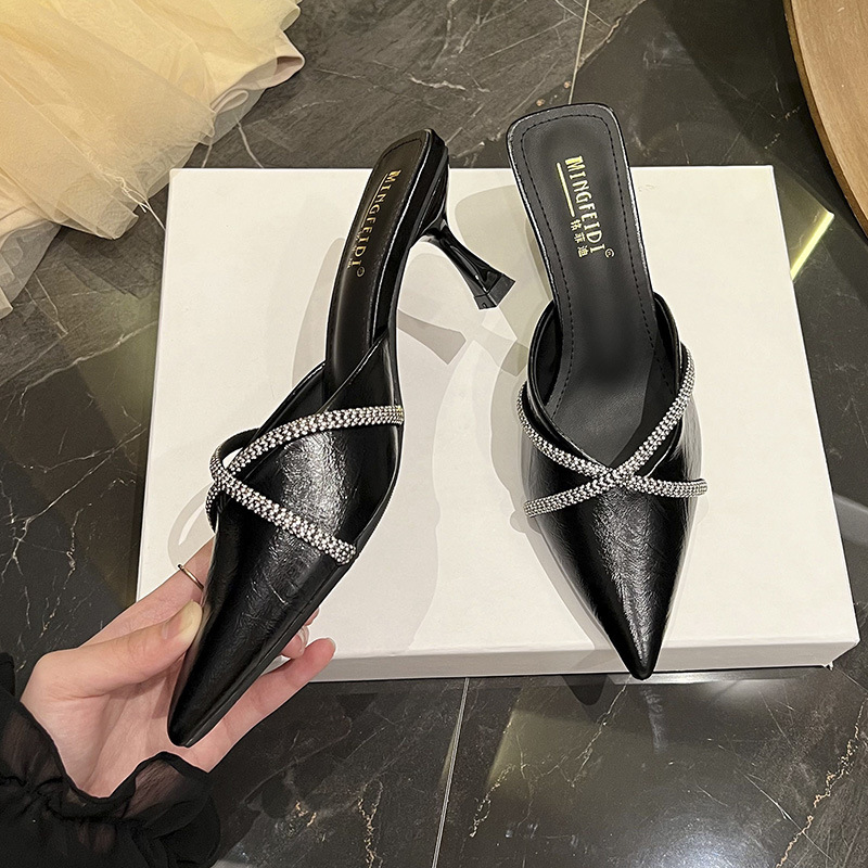 2025 nuevo tipo de verano con zapatillas de tacones delgados de tacones altos para mujeres con punta de cabeza de bolsillo de media zapatillas con diamante